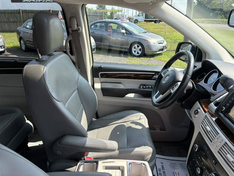 Used 2013 Volkswagen Routan SEL Premium FWD image 20
