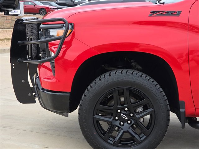 Used 2025 Chevrolet Silverado 1500 Custom Trail Boss w/ LPO, Dark Essentials Package image 5