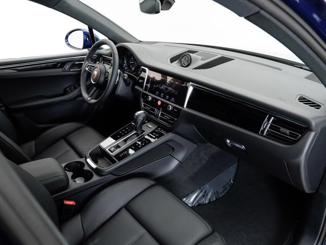 Certified 2025 Porsche Macan AWD/4WD image 23
