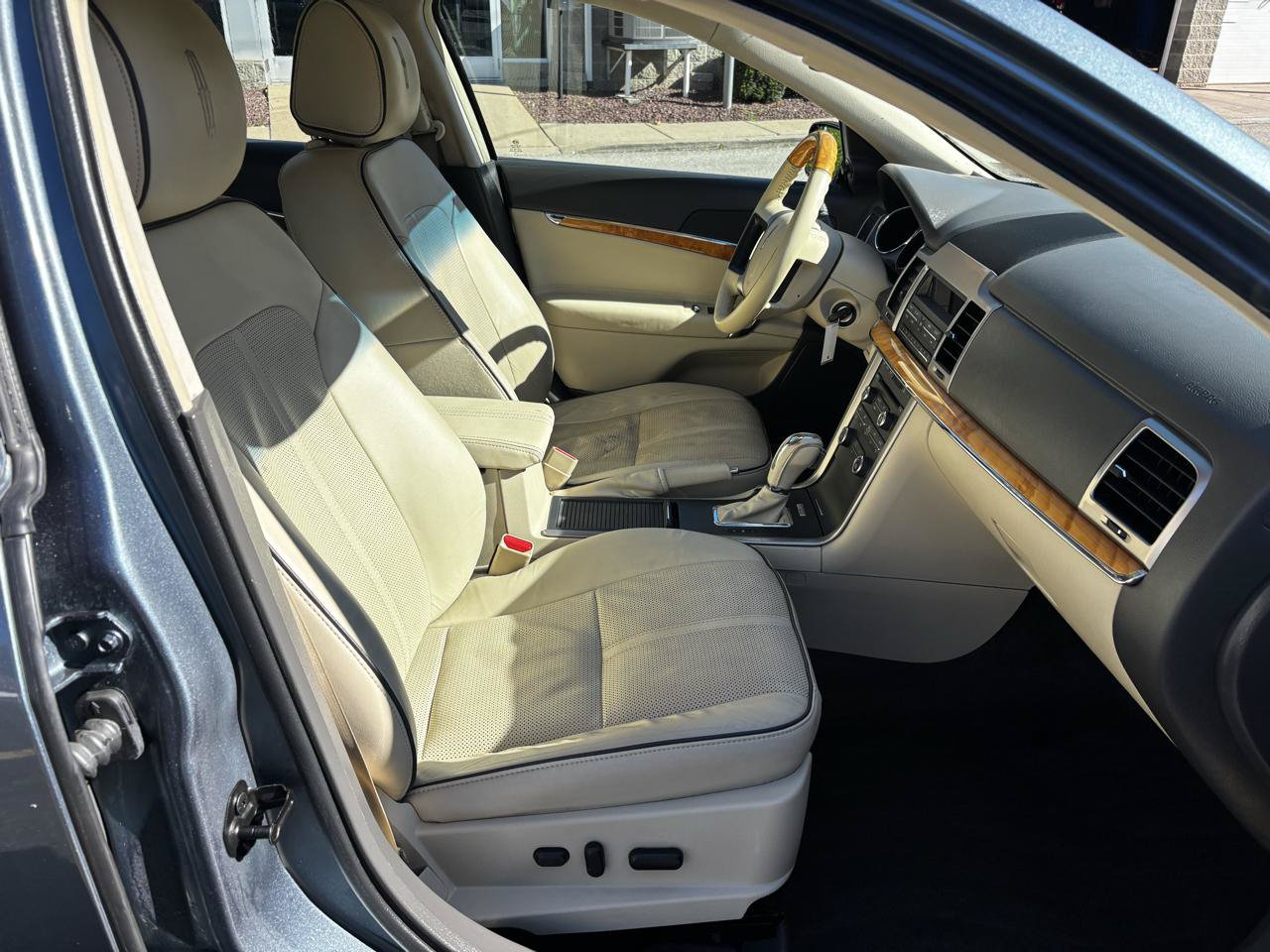 Used 2012 Lincoln MKZ FWD image 24