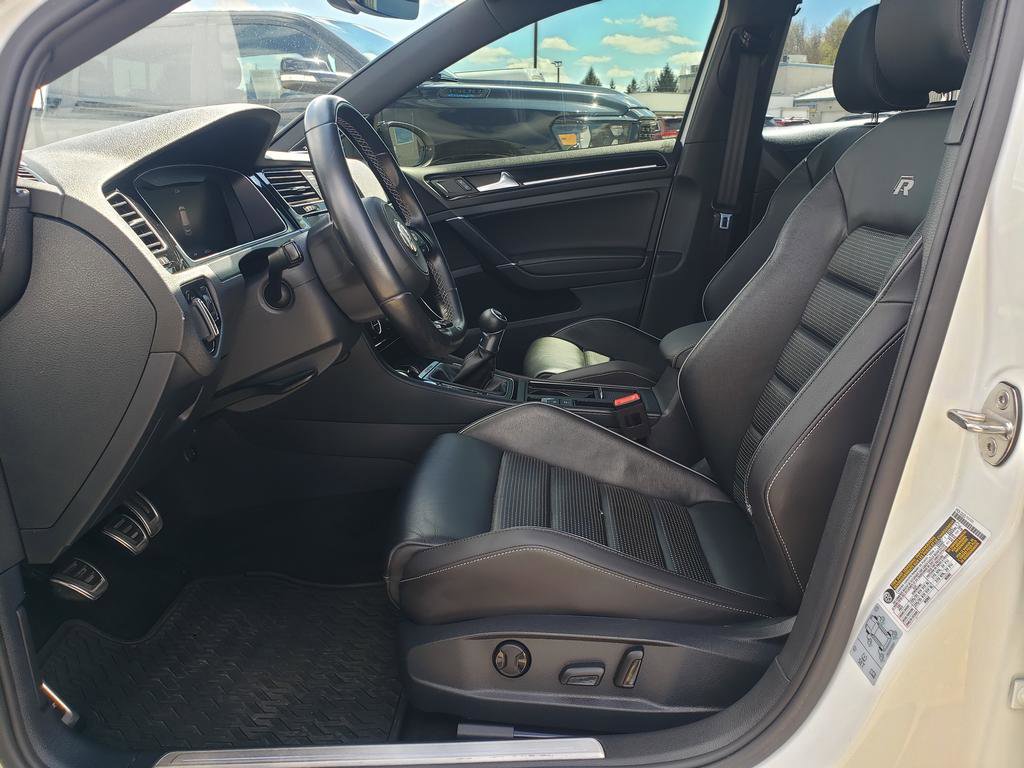 Used 2018 Volkswagen Golf R 4-Door AWD/4WD image 11