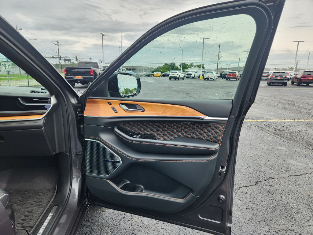 Used 2022 Jeep Grand Cherokee Summit AWD/4WD image 44