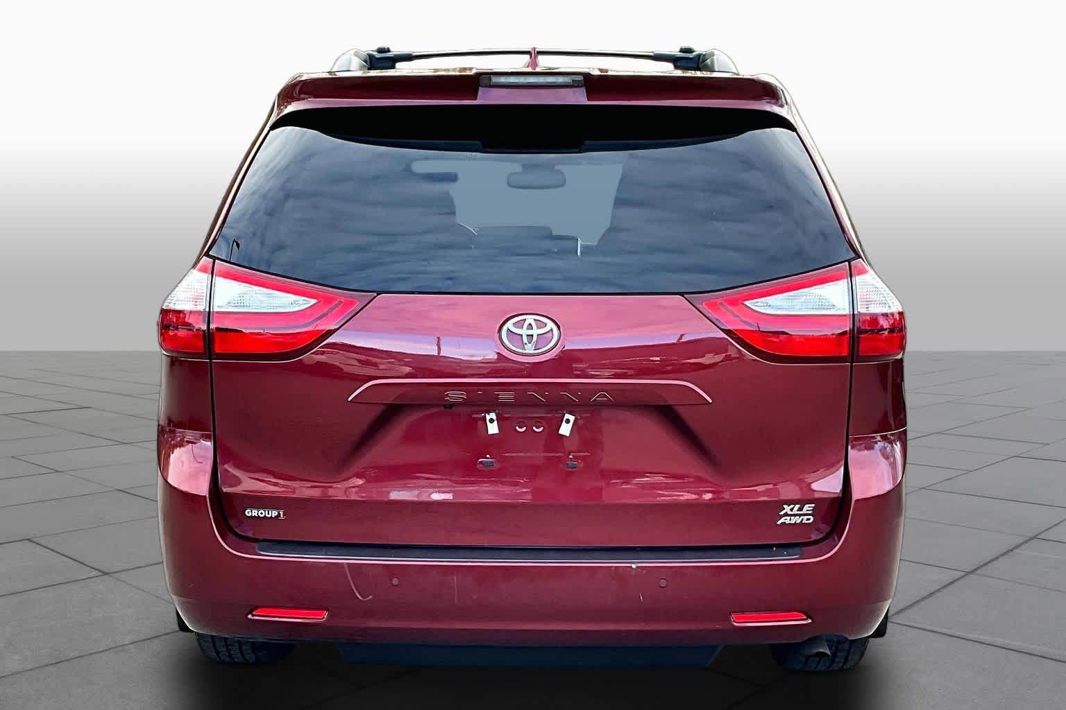 Used 2018 Toyota Sienna XLE w/ XLE Navigation Package AWD/4WD image 5