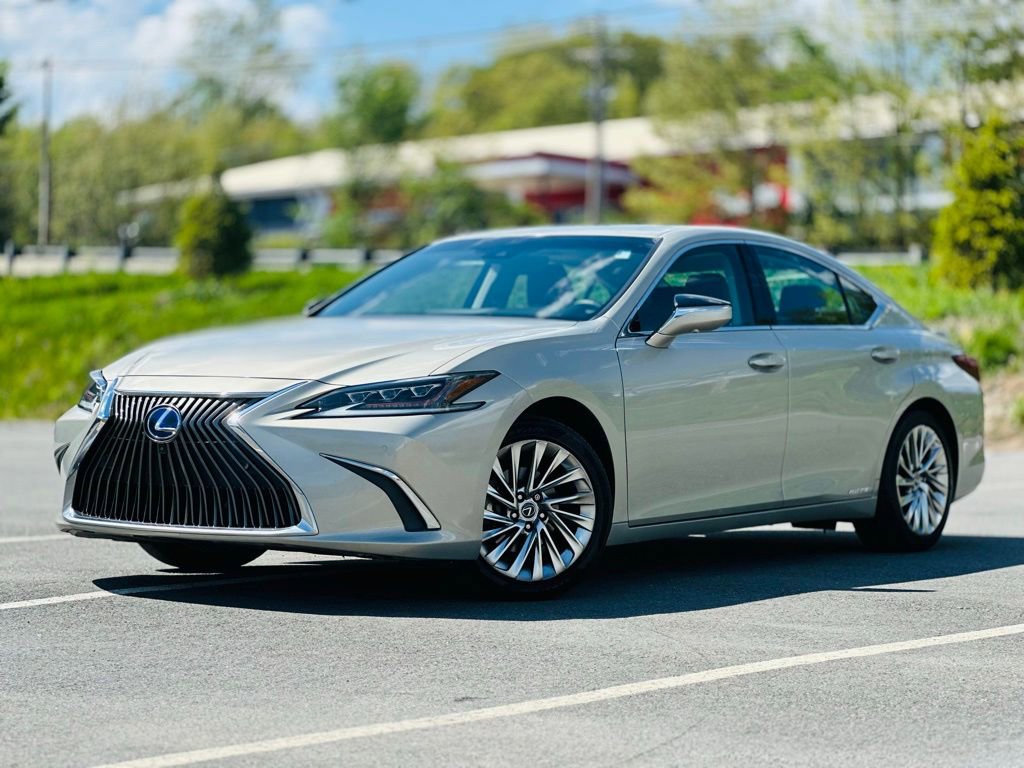 Used 2021 Lexus ES 300h w/ Accessory Package