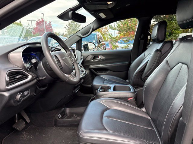 Used 2025 Chrysler Pacifica Select FWD image 12