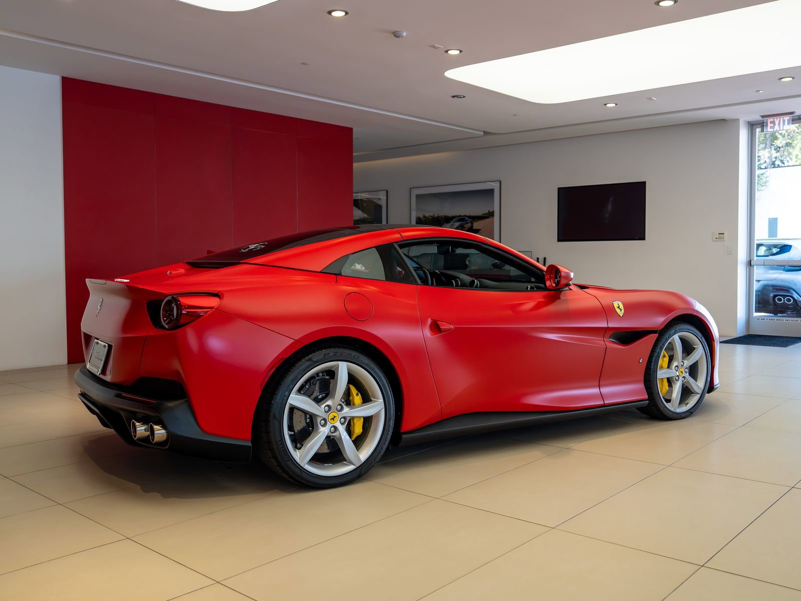 Used 2020 Ferrari Portofino RWD image 33
