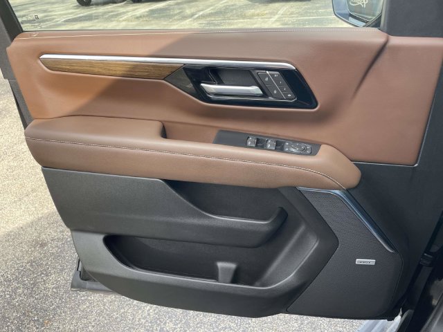 Certified 2025 Chevrolet Tahoe High Country AWD/4WD image 36