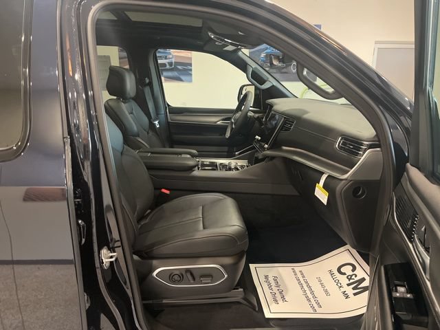 New 2025 Jeep Wagoneer Series II w/ Convenience Group I AWD/4WD image 18