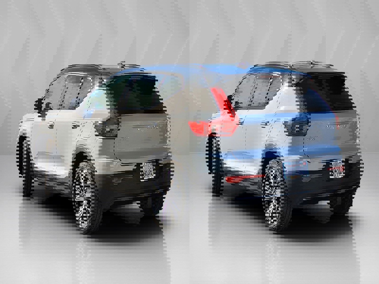 Used 2021 Volvo XC40 P8 Recharge image 4