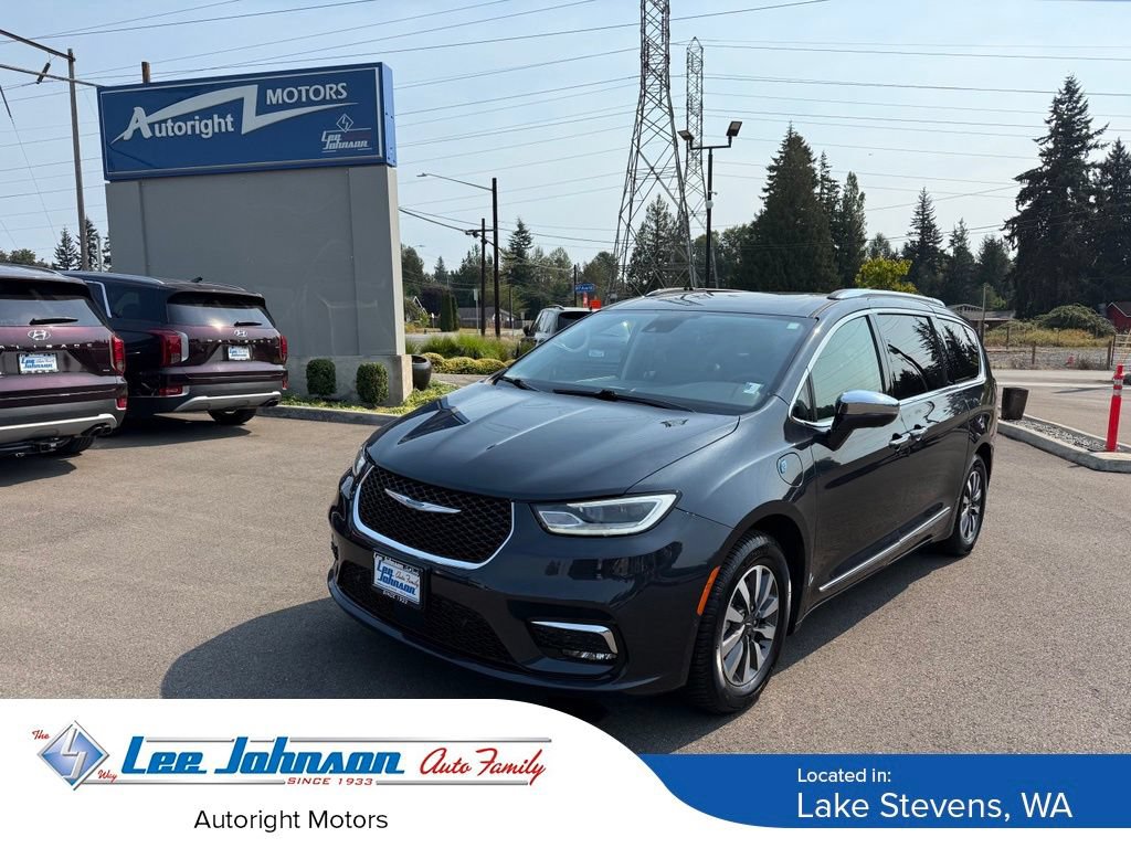 Used 2021 Chrysler Pacifica Limited w/ Premium & Safety Sphere Group FWD image 1