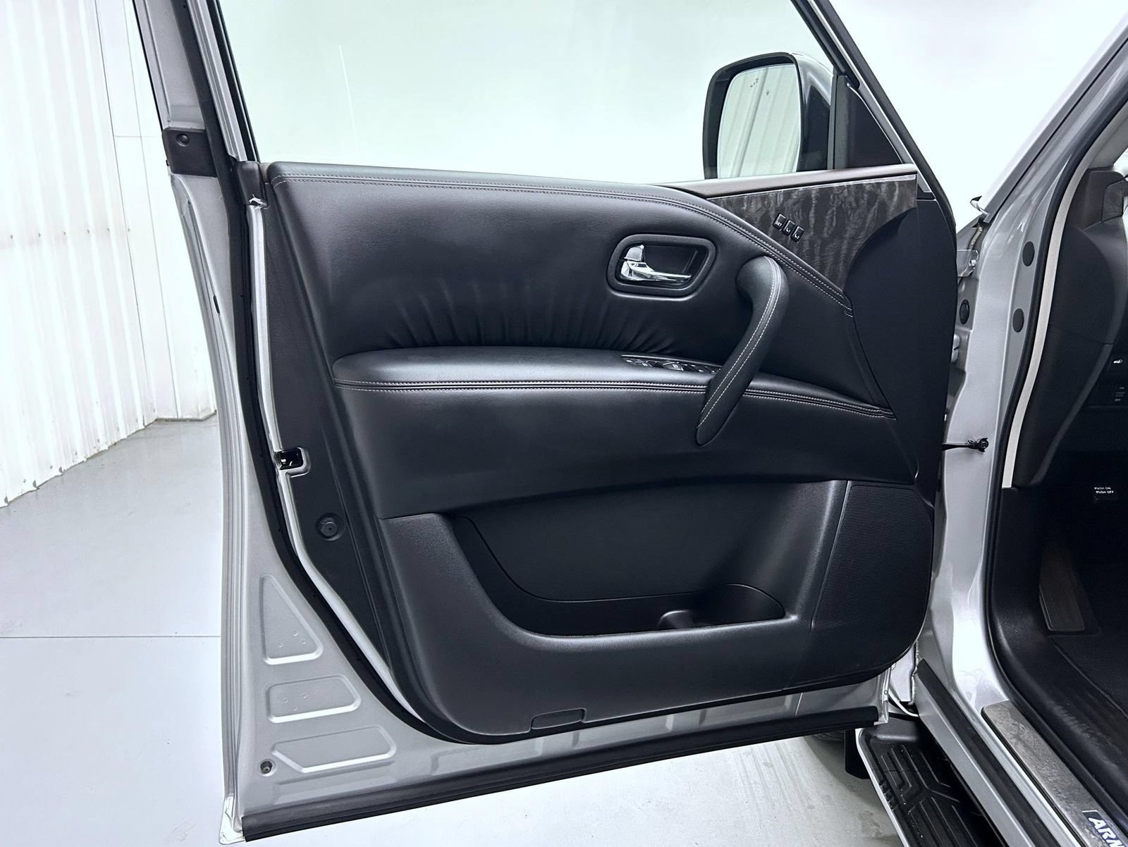 Used 2021 Nissan Armada Platinum w/ Captain's Chairs Package AWD/4WD image 9