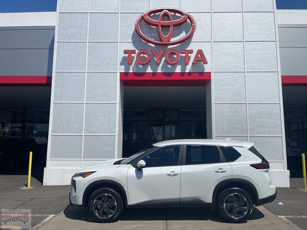 Used 2024 Nissan Rogue SV