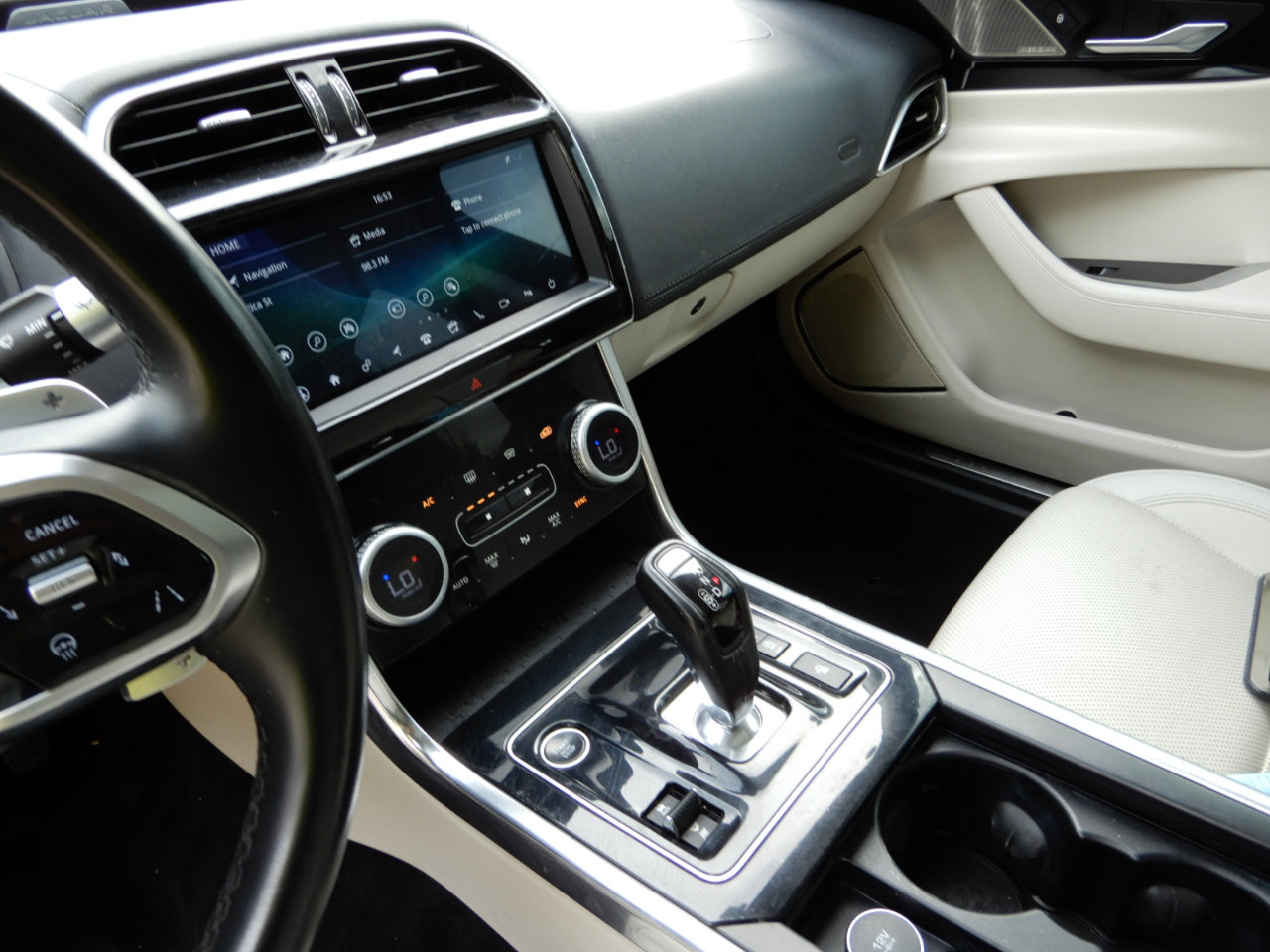 Used 2020 Jaguar XE S image 14