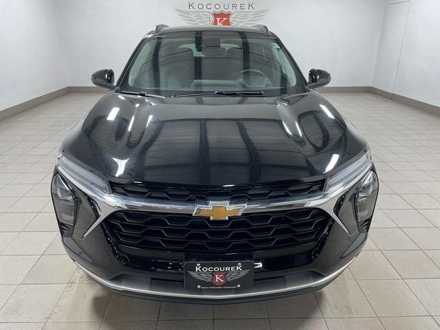 New 2026 Chevrolet Trax LT w/ Driver Confidence Package FWD image 2