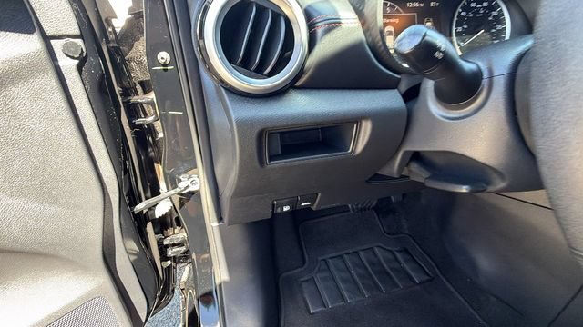 Used 2020 Nissan Versa SR FWD image 30