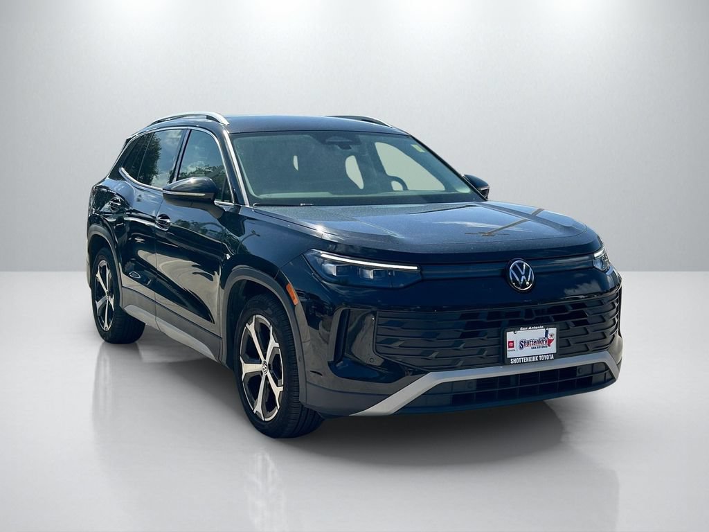 Used 2026 Volkswagen Tiguan SE FWD image 3
