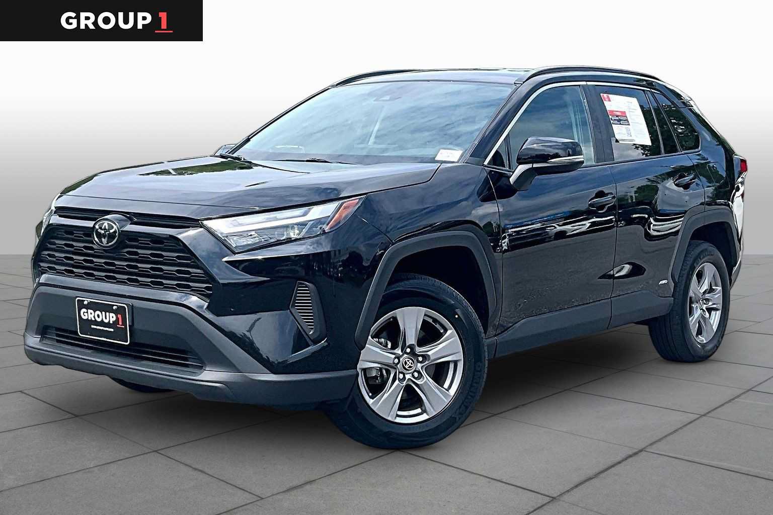 Used 2025 Toyota RAV4 XLE AWD/4WD image 1