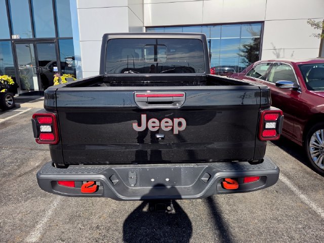 Used 2024 Jeep Gladiator Mojave w/ Convenience Group AWD/4WD image 8