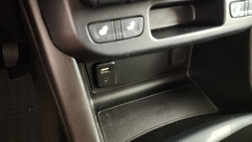 Used 2018 Chevrolet Colorado Z71 AWD/4WD image 17