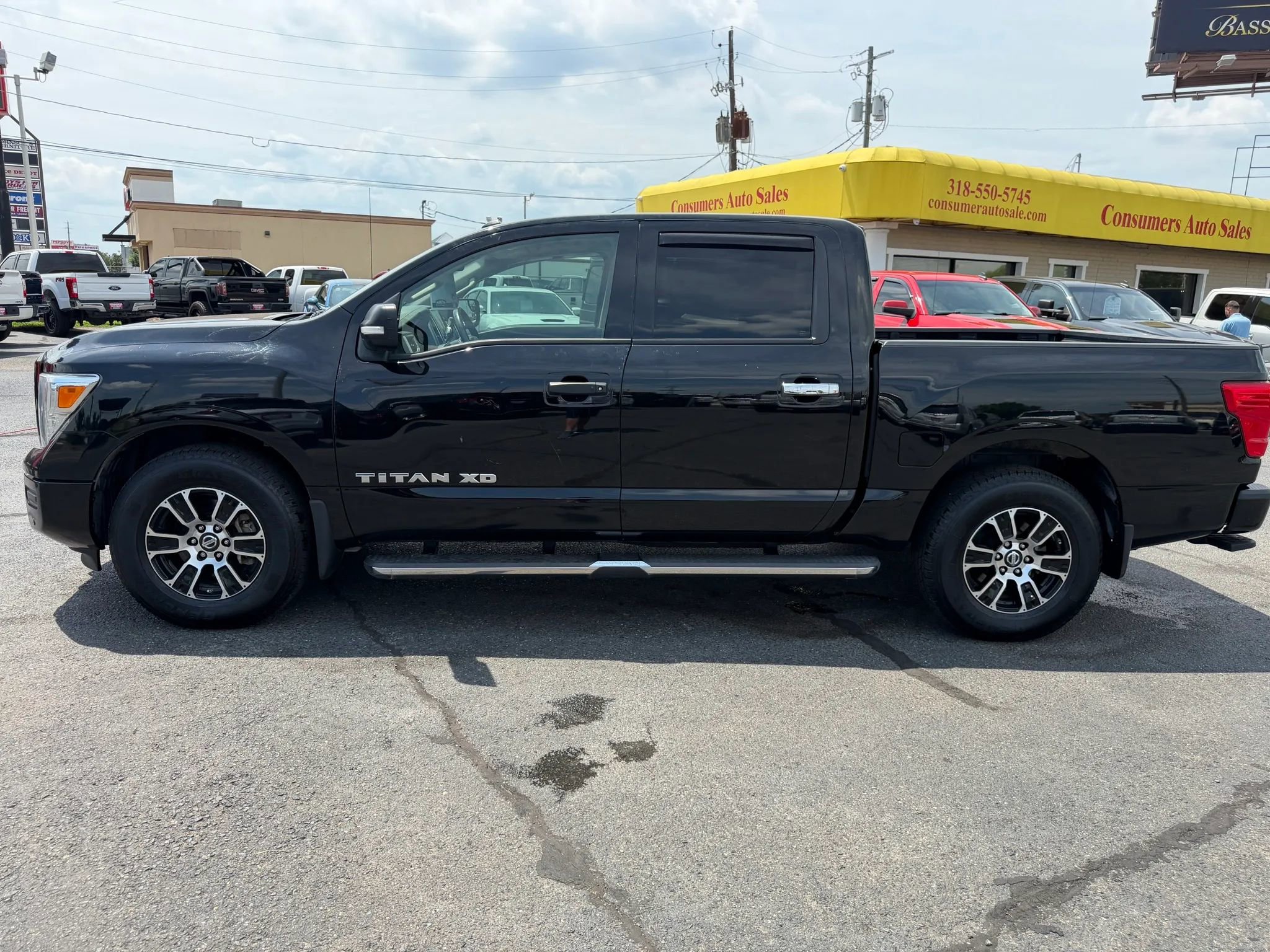 Used 2020 Nissan Titan SV w/ SV Convenience Package RWD image 2