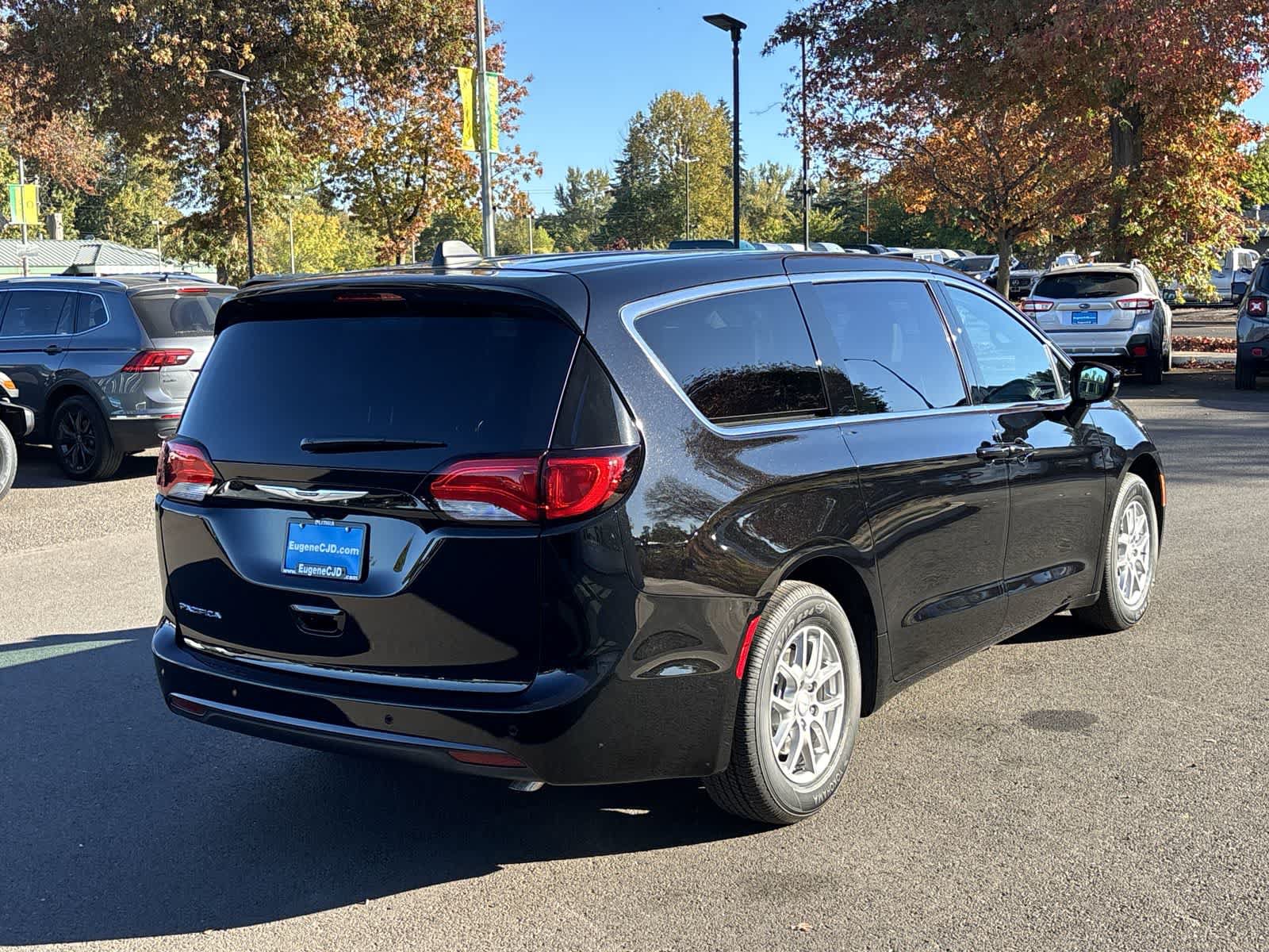 New 2027 Chrysler Pacifica LX FWD image 5