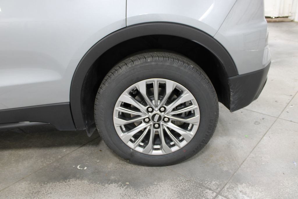 Used 2024 Cadillac XT4 Premium Luxury image 39