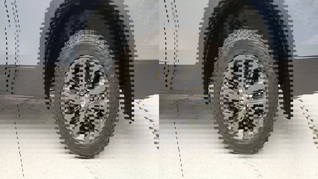 Used 2025 Honda Ridgeline Sport image 9