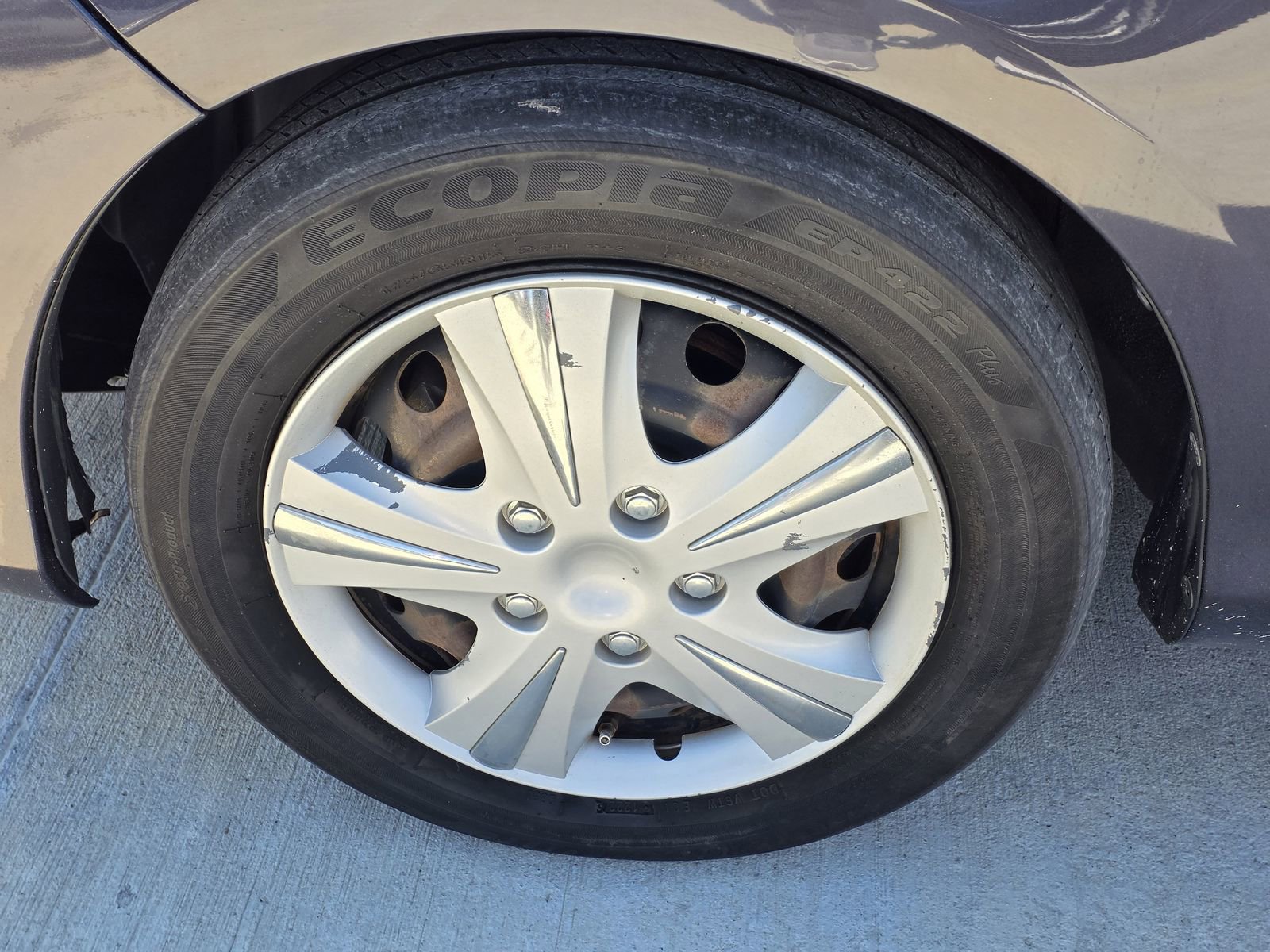 Used 2014 Toyota Yaris L image 32