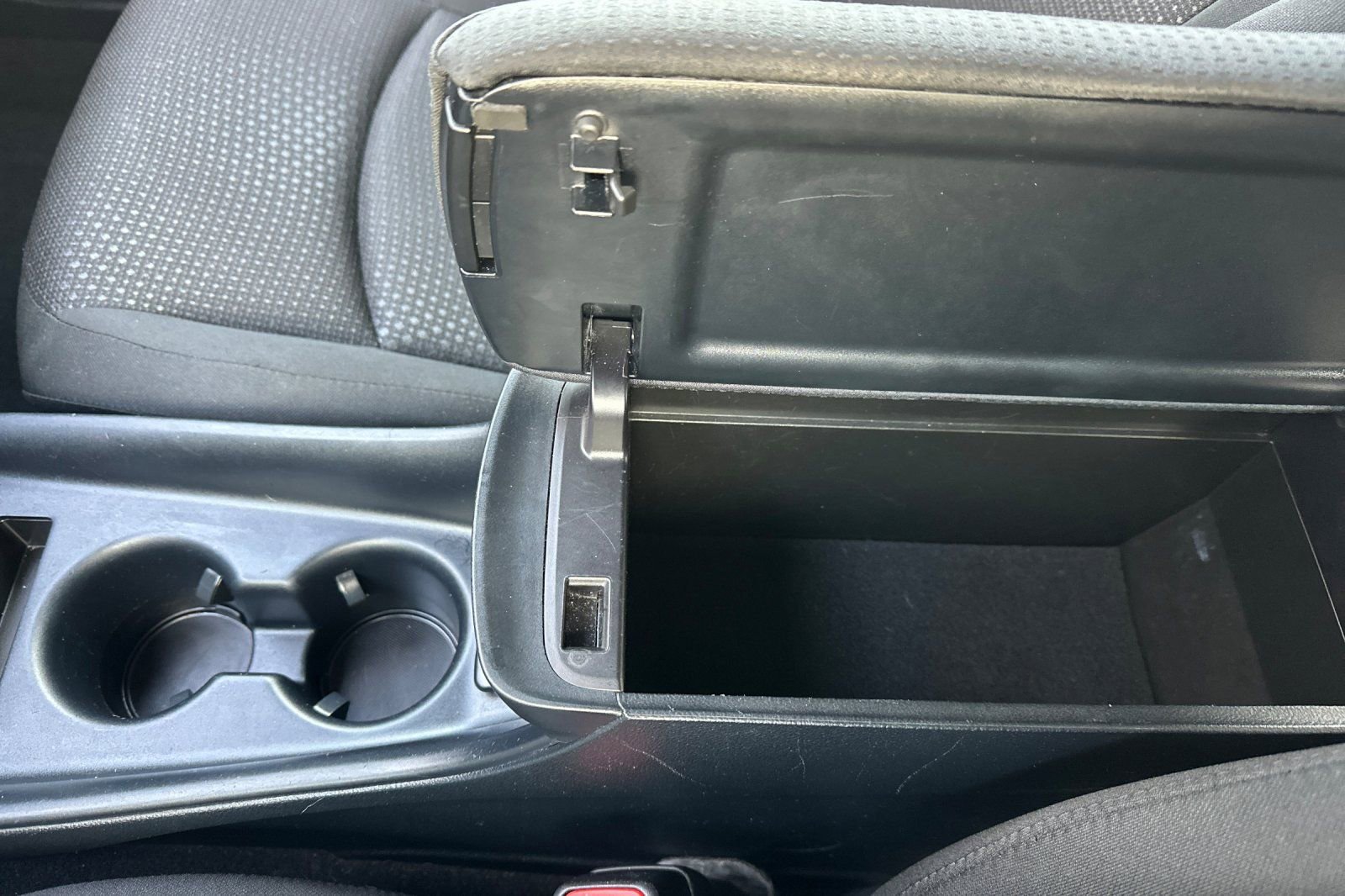 Certified 2022 Toyota Prius LE image 33