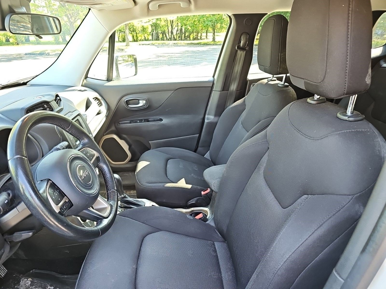 Used 2015 Jeep Renegade Latitude w/ Popular Equipment Group AWD/4WD image 18