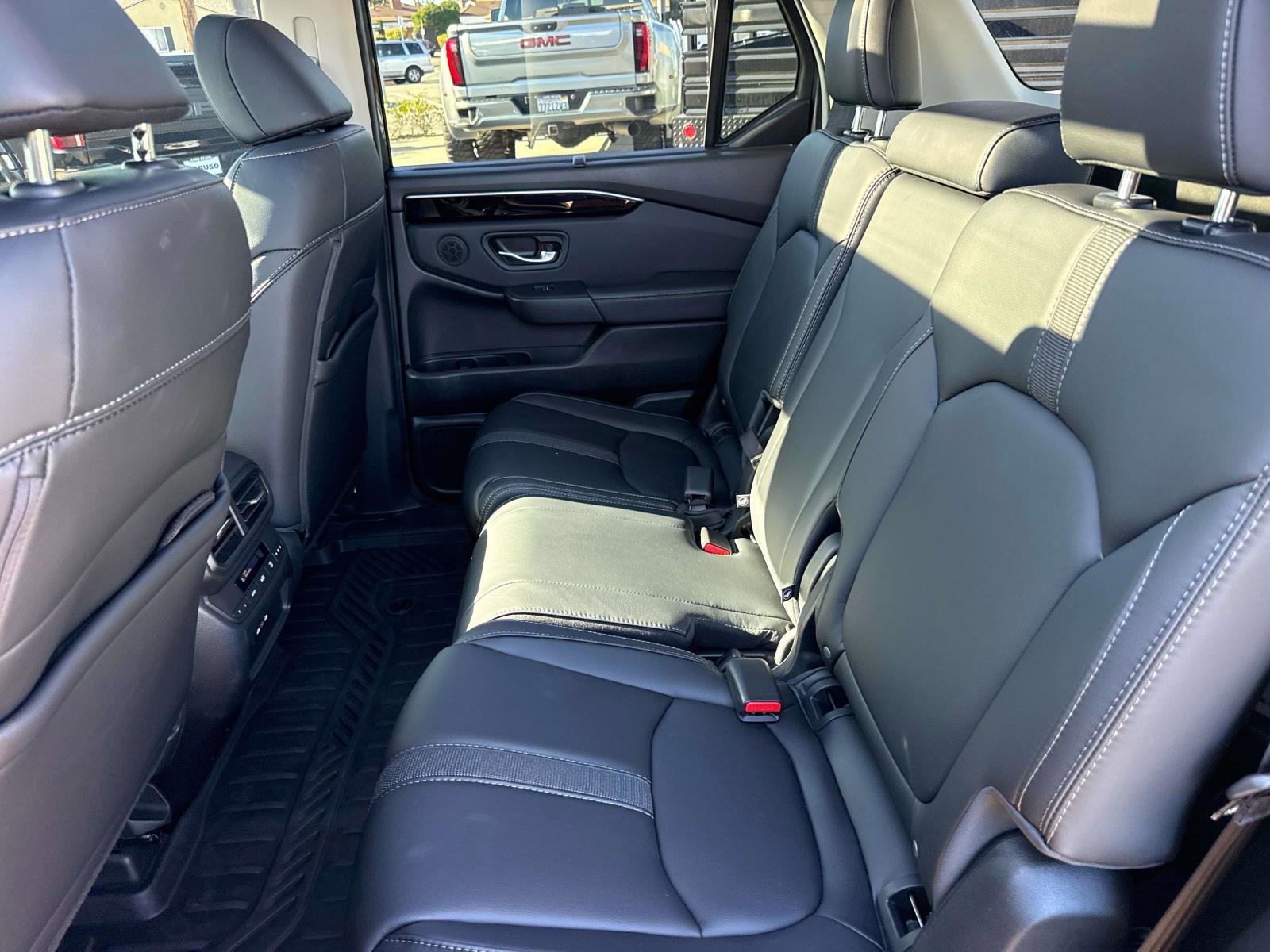 Used 2025 Honda Pilot Touring image 10