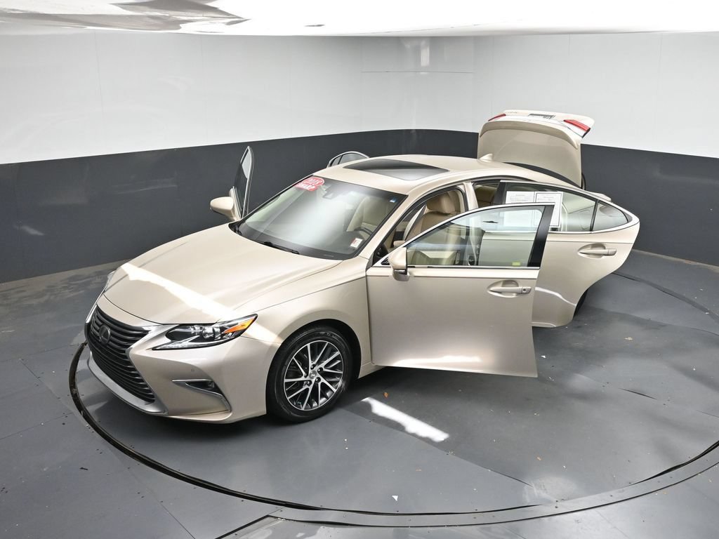 Used 2018 Lexus ES 350 w/ Luxury Package w/Wood Trim FWD image 43