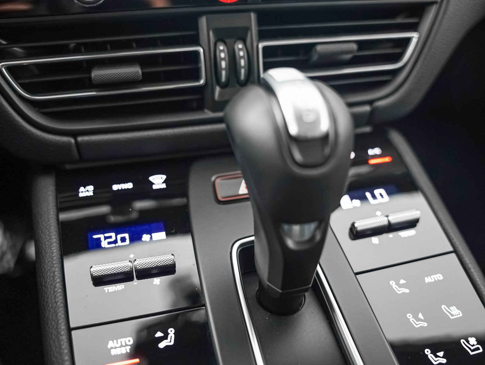 Certified 2026 Porsche Macan AWD/4WD image 21