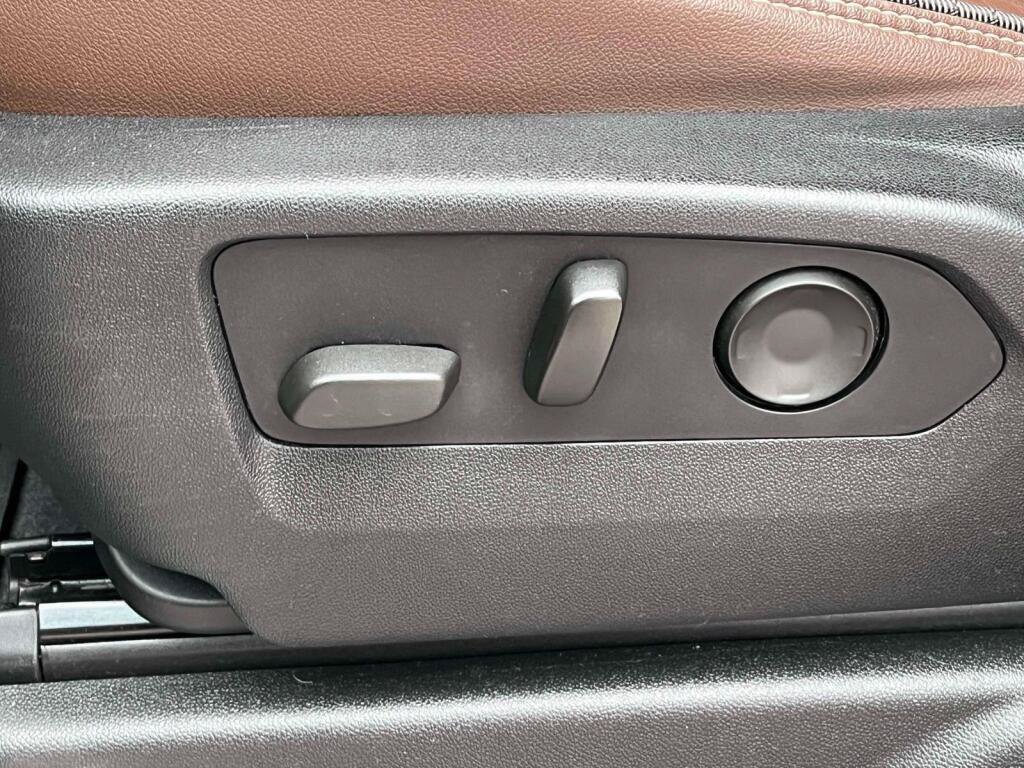 Used 2021 Chevrolet Suburban High Country AWD/4WD image 17