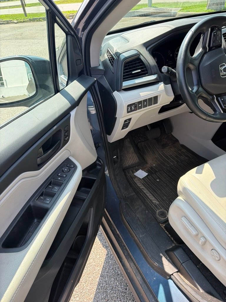 Used 2025 Honda Odyssey EX-L image 15