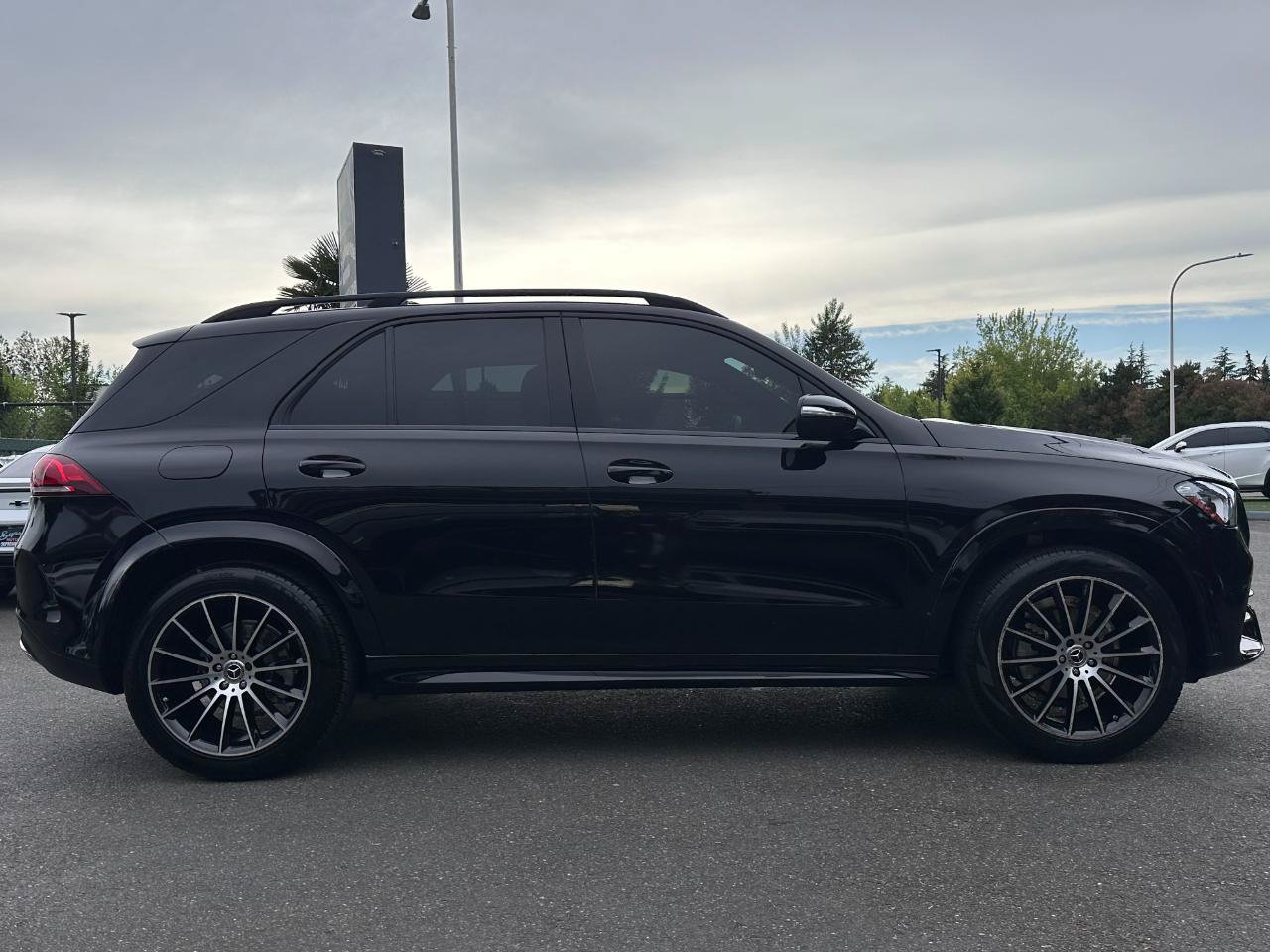 Used 2022 Mercedes-Benz GLE 350 4MATIC w/ AMG Line Exterior image 24