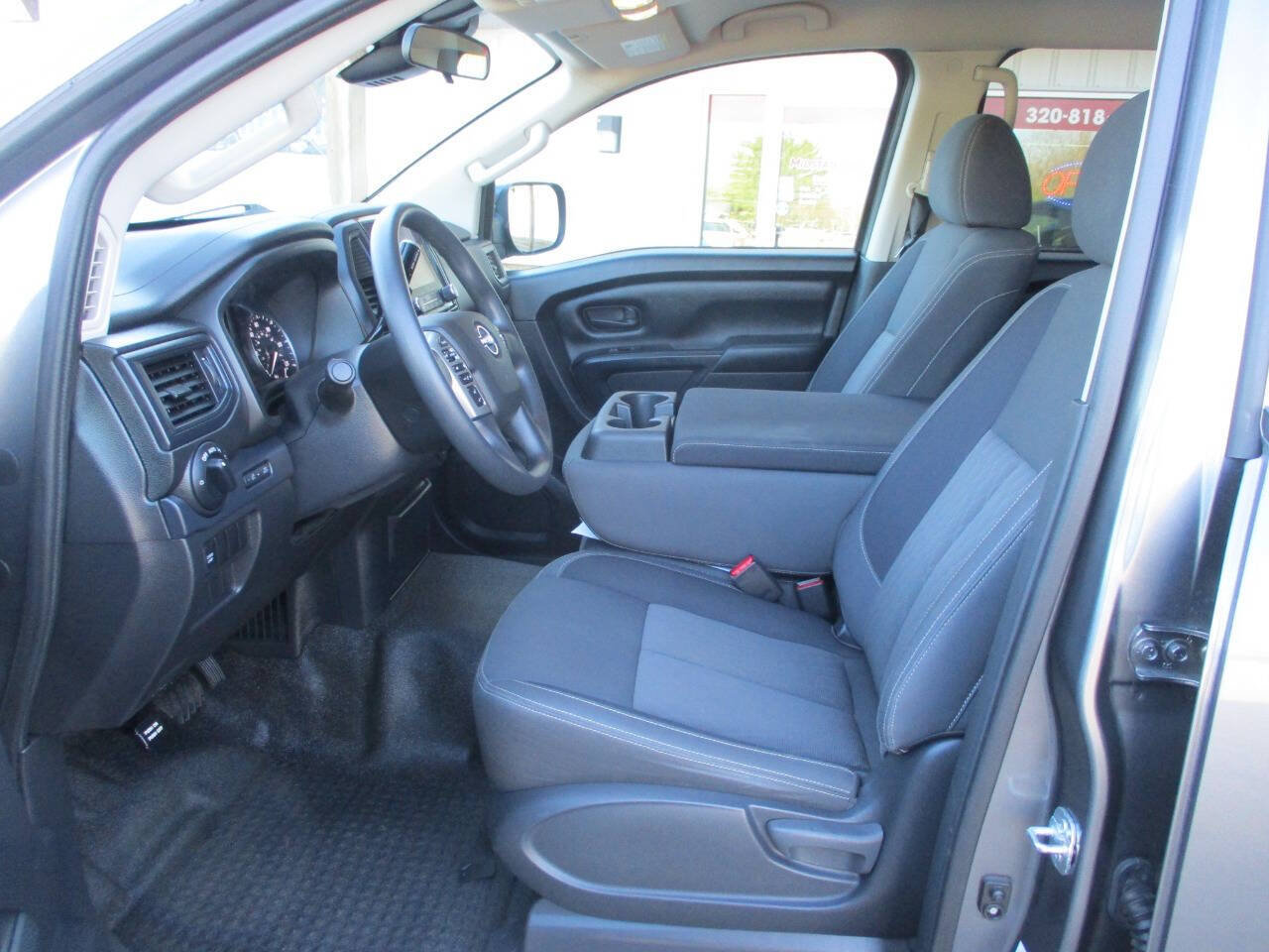 Used 2023 Nissan Titan S AWD/4WD image 16