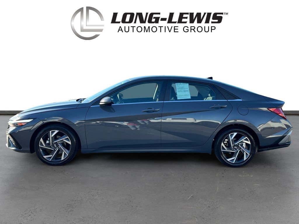 Used 2024 Hyundai Elantra SEL w/ Convenience Package image 2