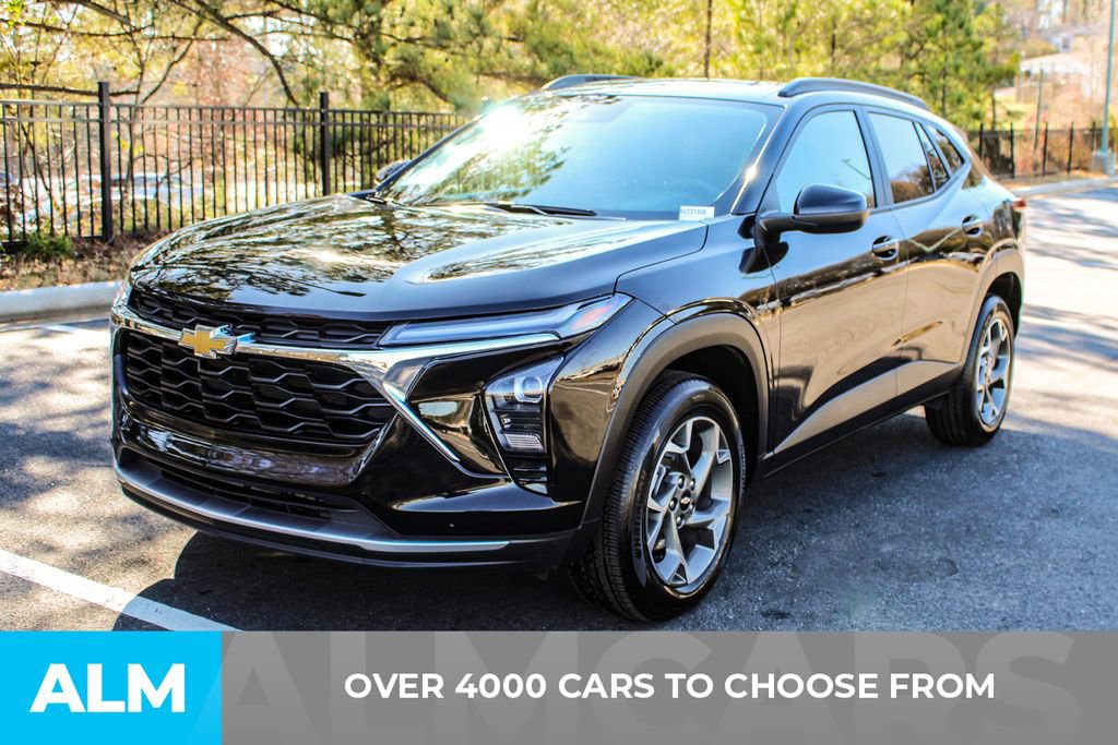 Used 2025 Chevrolet Trax LT w/ LT Convenience Package image 3