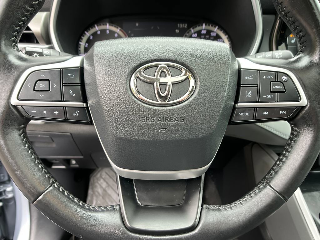 Used 2023 Toyota Highlander XLE image 14
