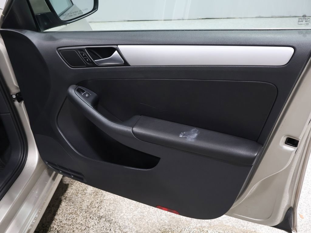 Used 2013 Volkswagen Jetta SE image 23