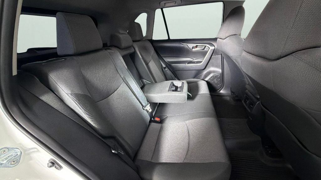 Used 2025 Toyota RAV4 XLE w/ Convenience Package FWD image 30