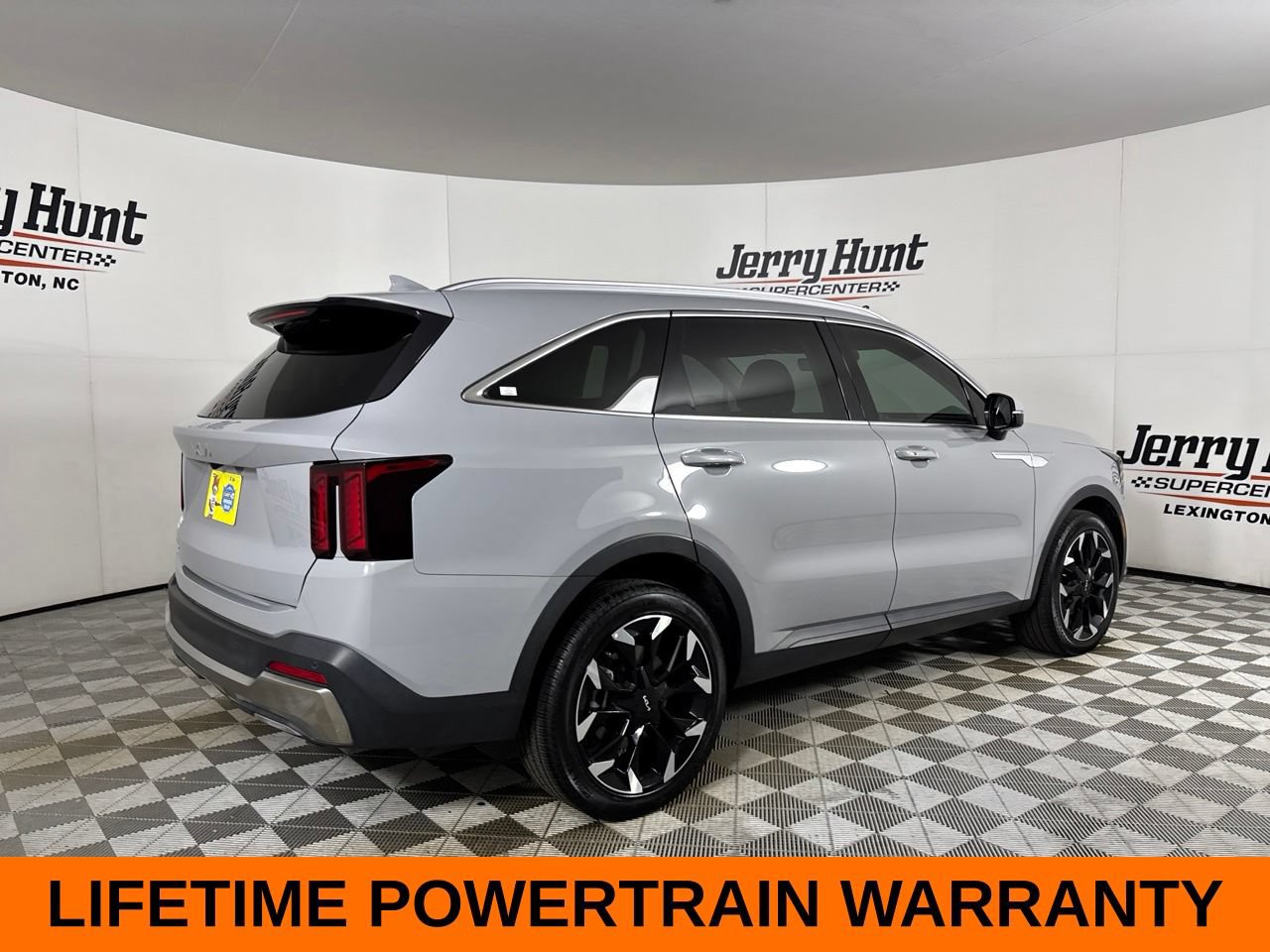 Used 2025 Kia Sorento EX w/ Panoramic Sunroof Package FWD image 6