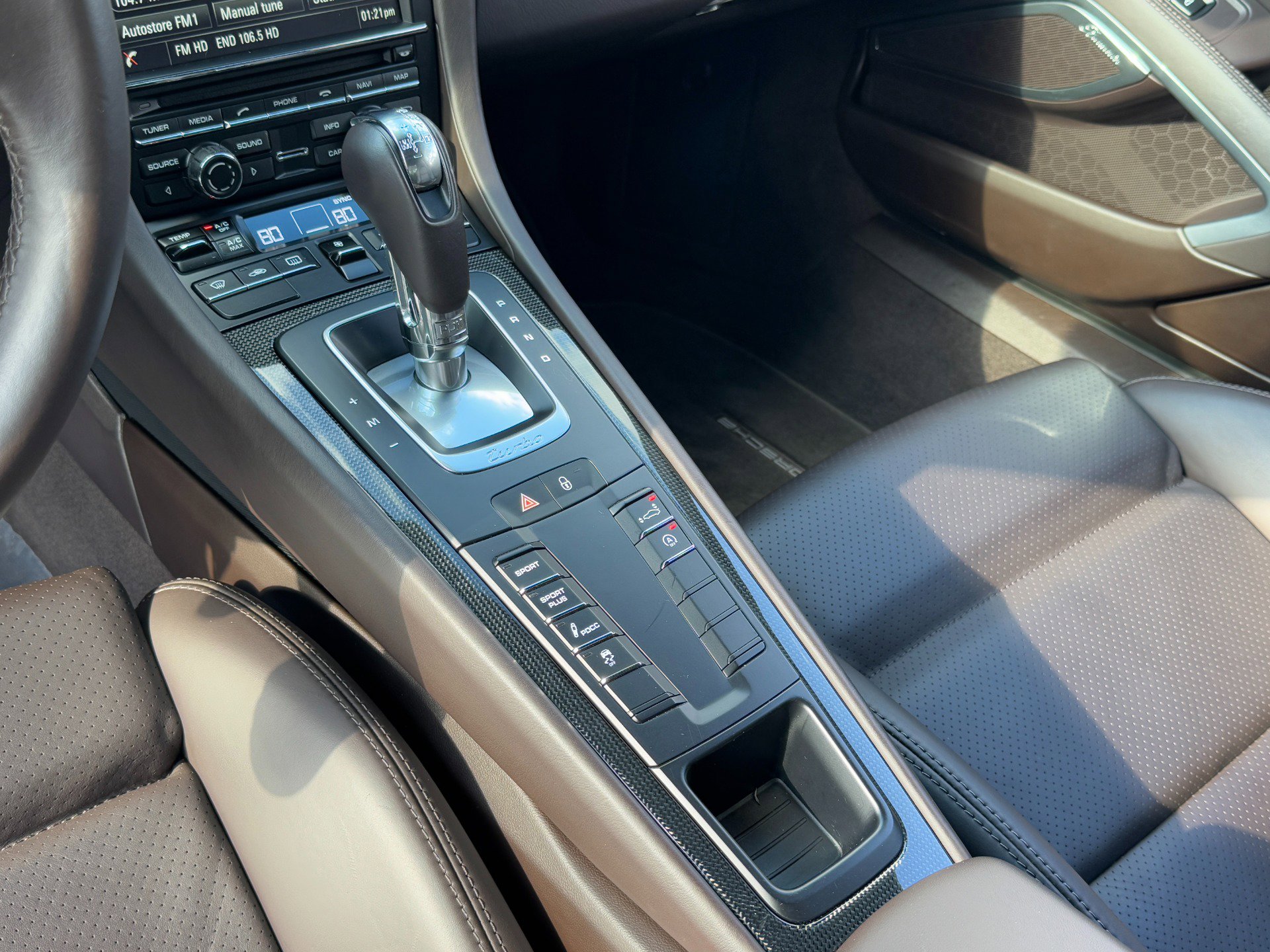 Used 2014 Porsche 911 Turbo S image 40