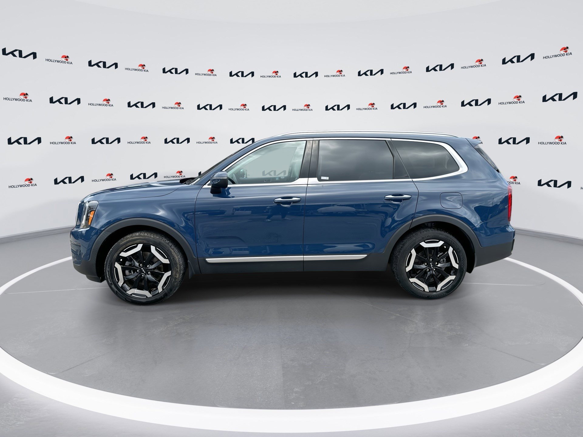 Used 2023 Kia Telluride S w/ S Sunroof Package FWD image 5
