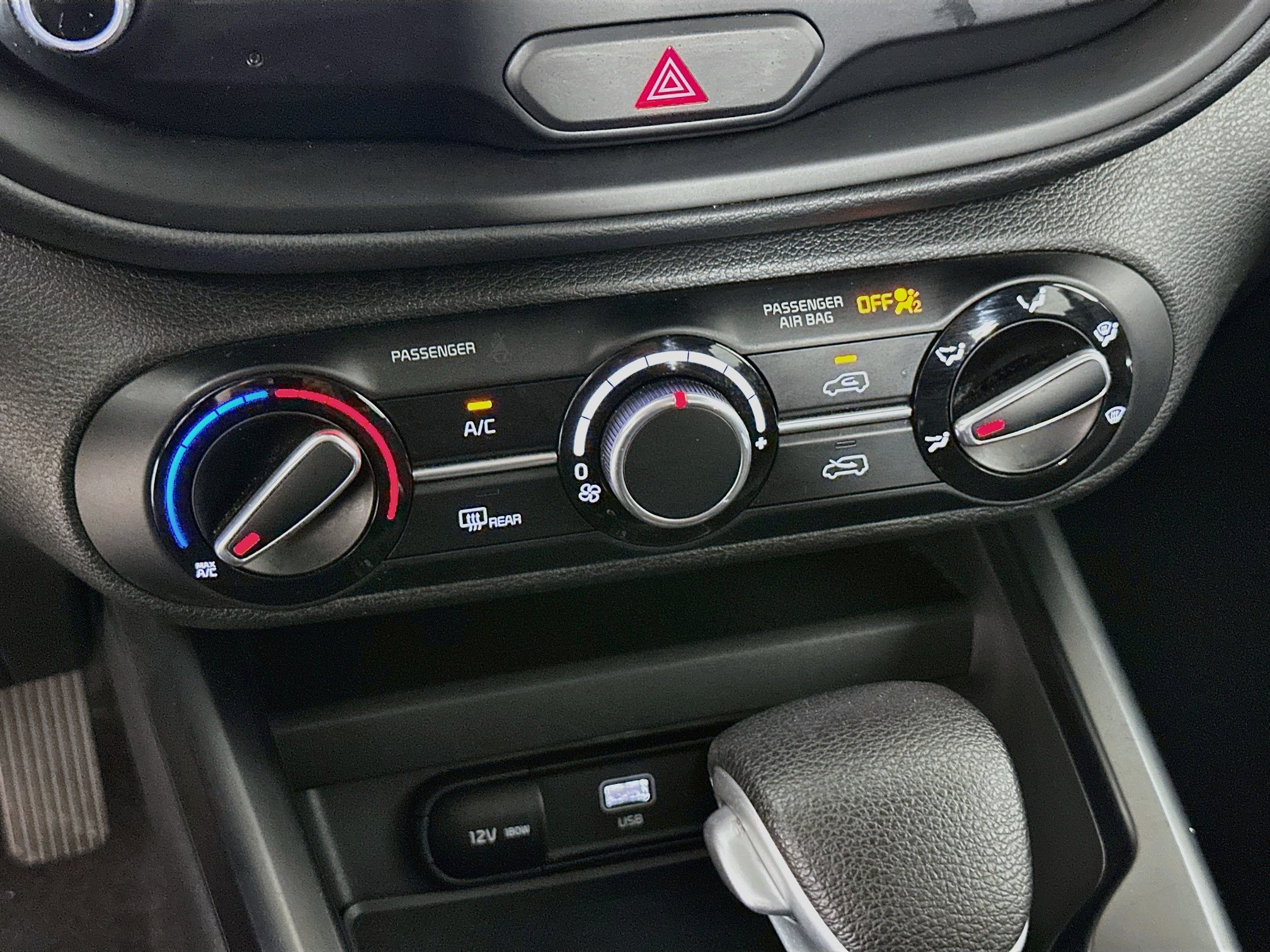 Used 2025 Kia Soul LX w/ LX Technology Package FWD image 23