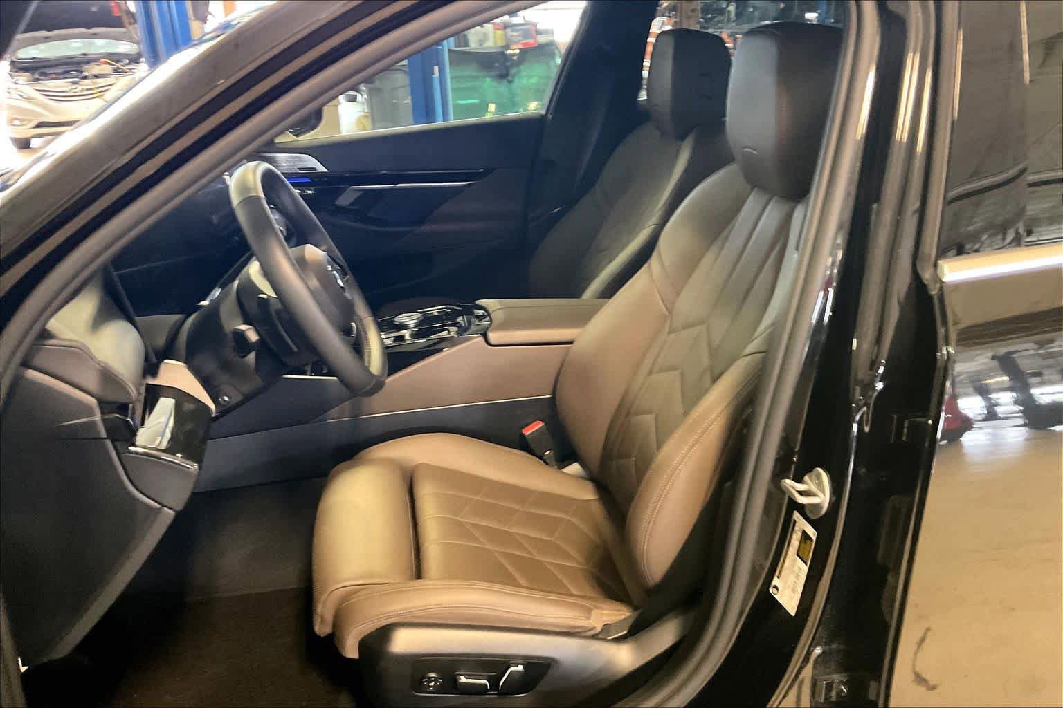 Certified 2025 BMW 530i RWD image 7