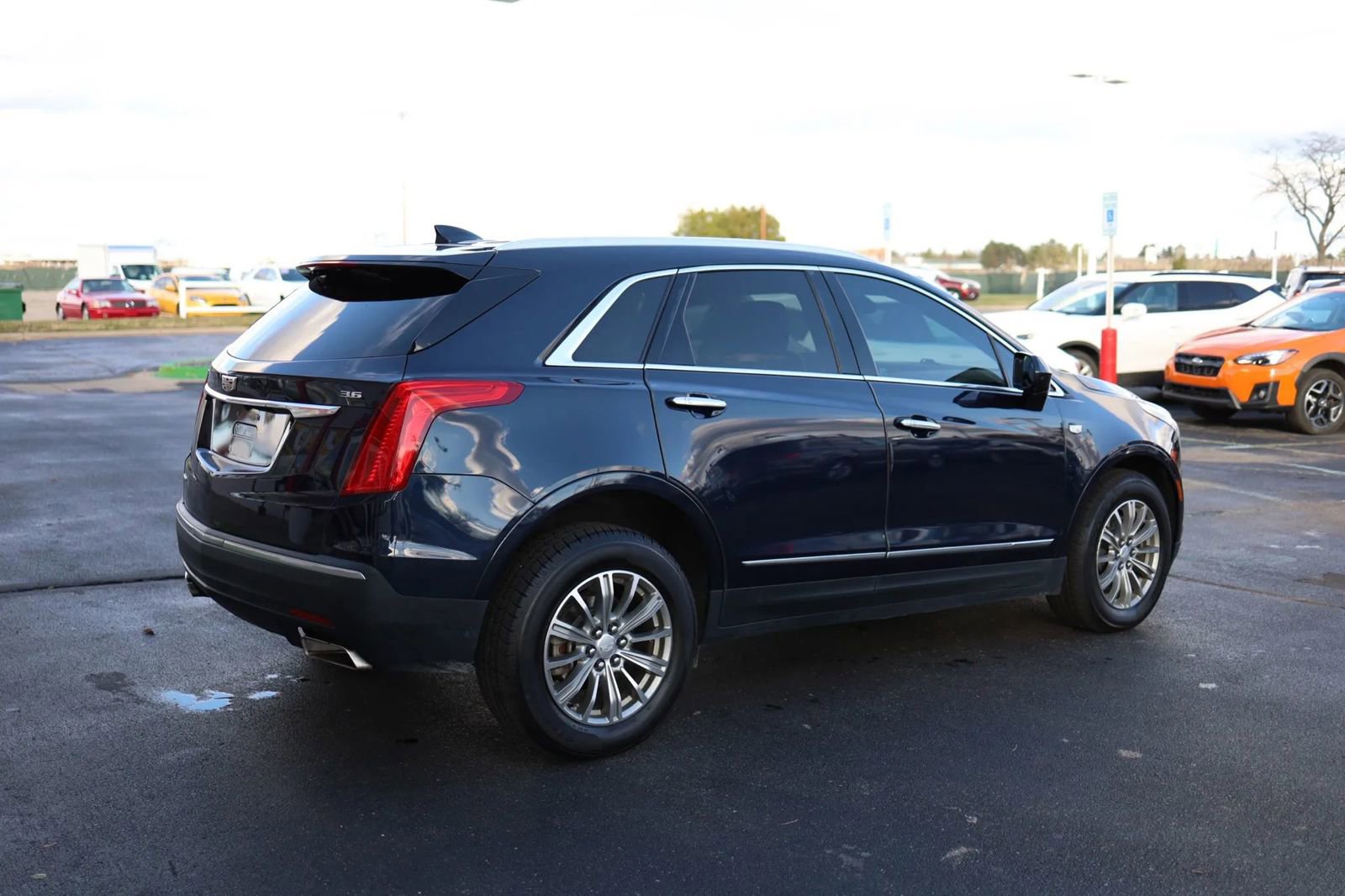 Used 2017 Cadillac XT5 Luxury w/ Driver Awareness Package AWD/4WD image 6