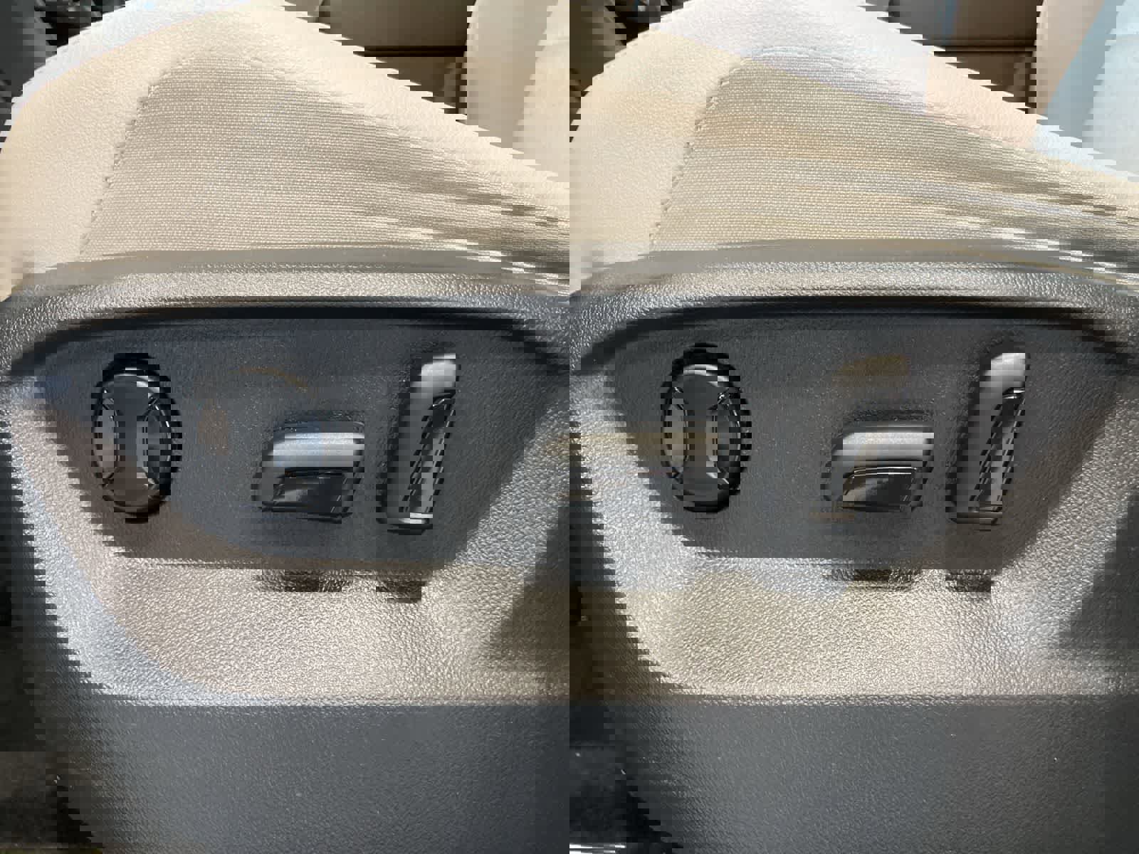 Used 2021 Volkswagen Tiguan SE image 11