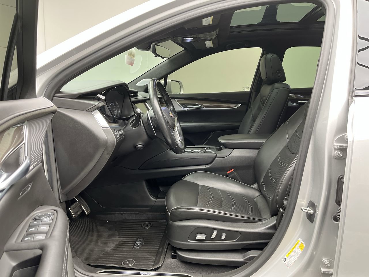 Certified 2020 Cadillac XT5 Sportv w/ Platinum Package AWD/4WD image 3